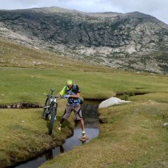 Contournement du lac pour rejoindre le GR20 sur l'autre rive